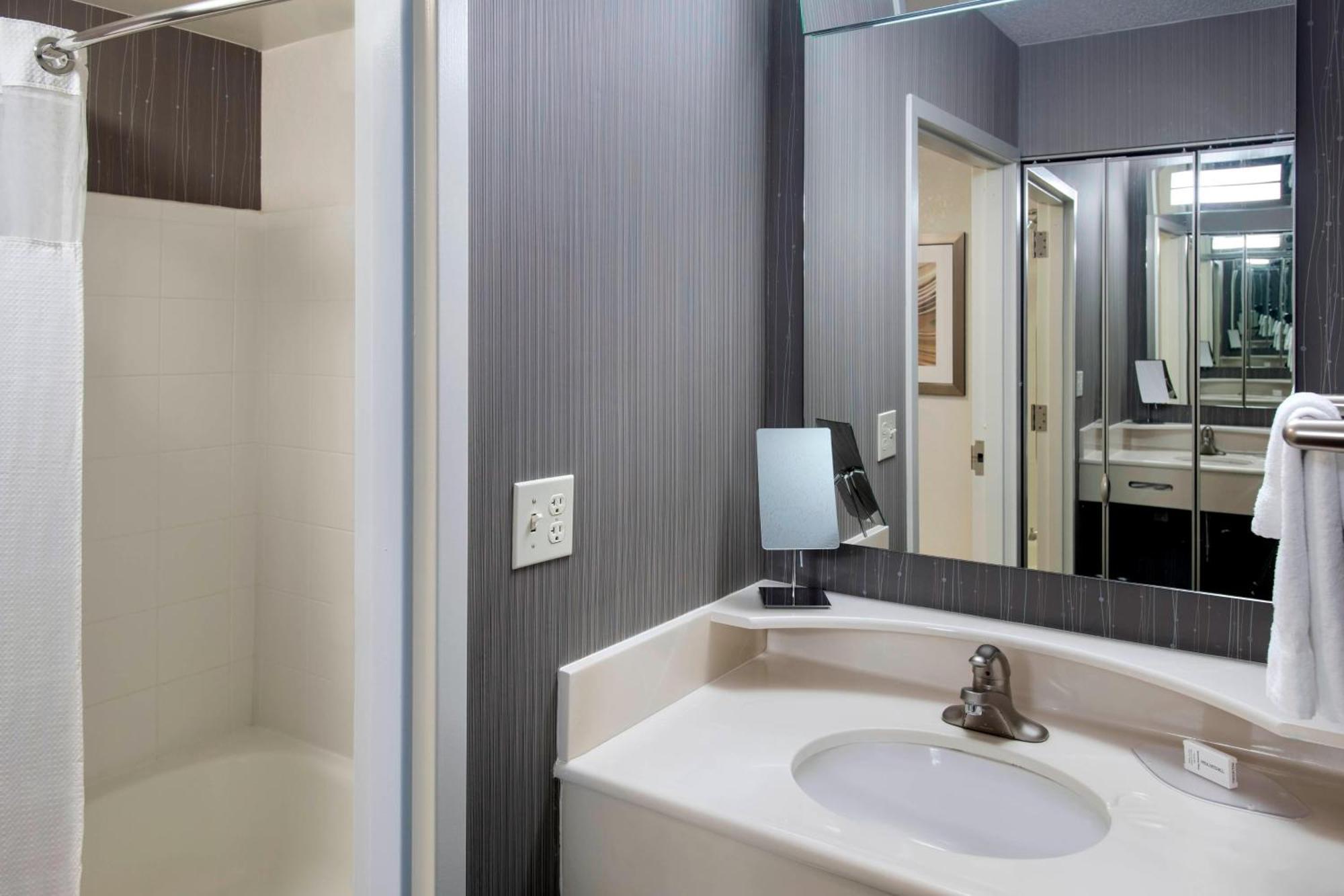 Courtyard By Marriott Lebanon Hotel Екстериор снимка