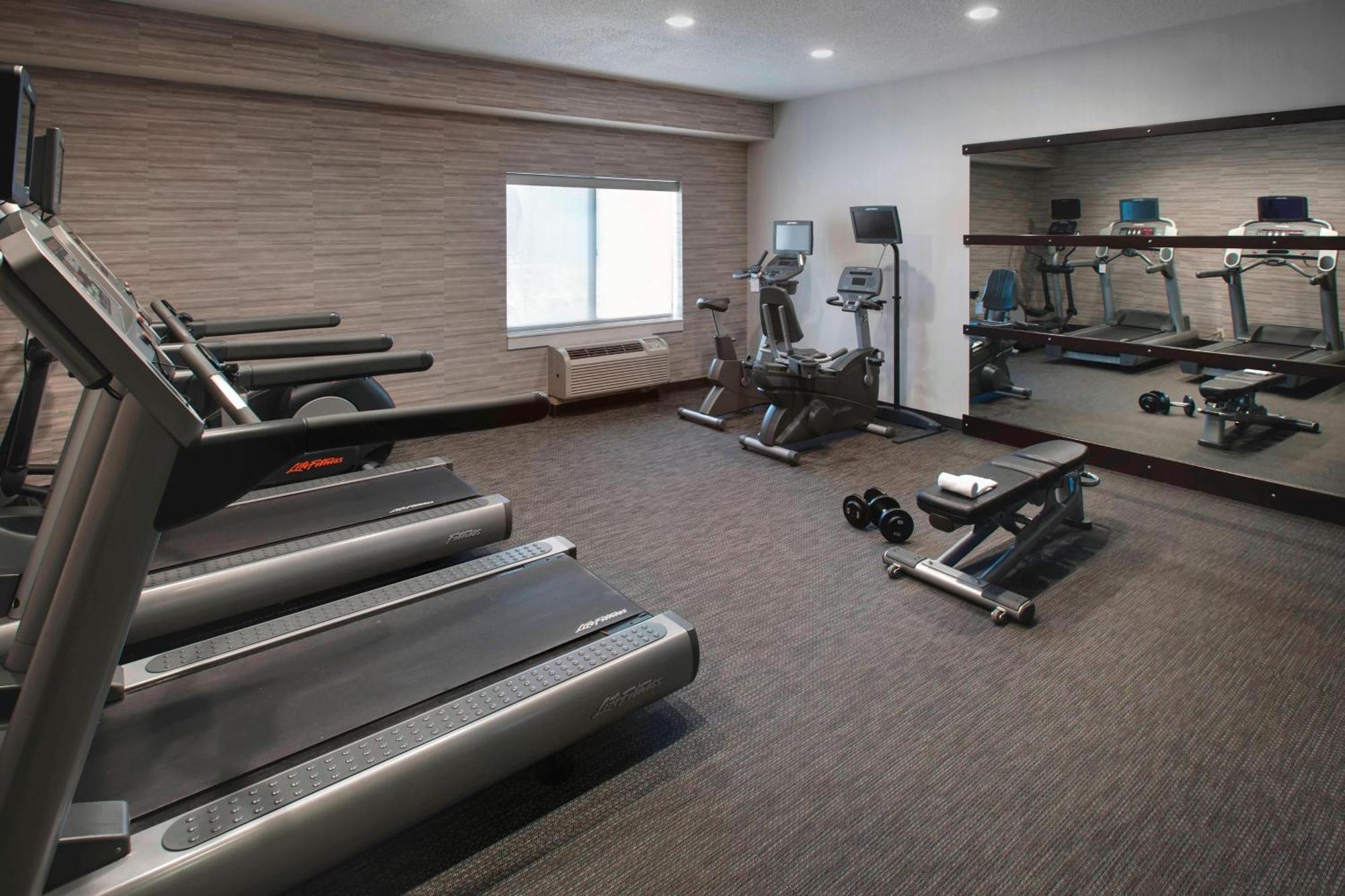 Courtyard By Marriott Lebanon Hotel Екстериор снимка