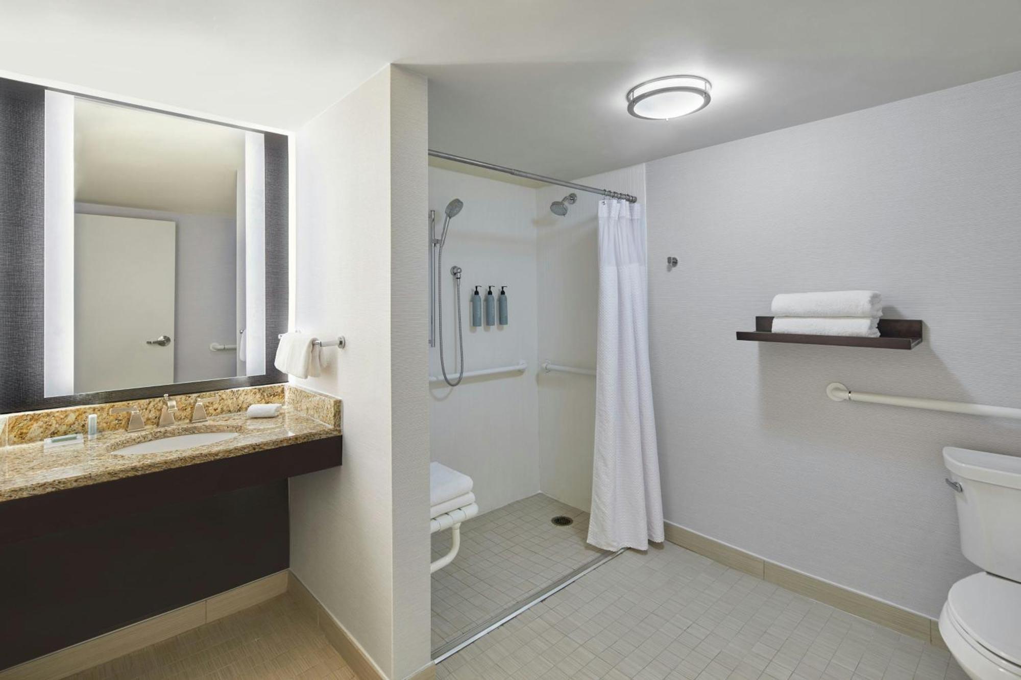 Courtyard By Marriott Lebanon Hotel Екстериор снимка